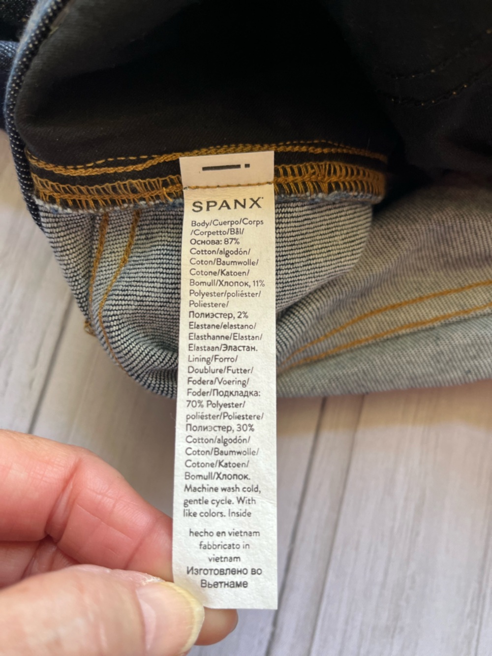 New women’s Spanx dark wash denim pull on trouser short. Size medium. - Picture 7 of 13